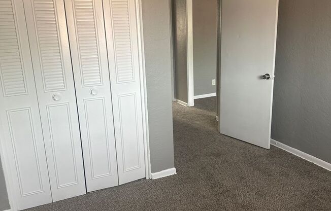 2 beds, 1 bath, 750 sqft, $970, Unit B12 1041 09