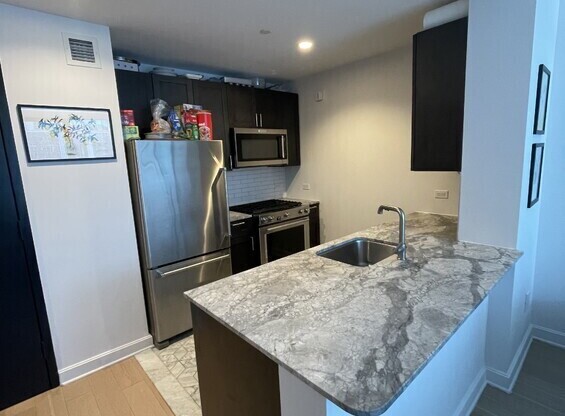 21 W AVE 2107