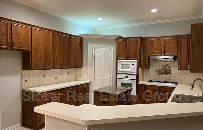 829 ASH GRV LN