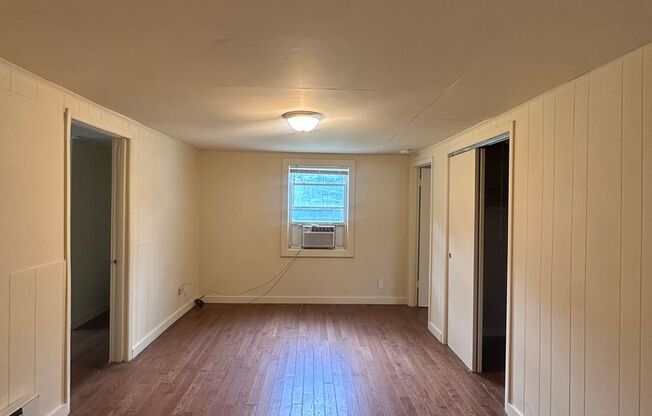 Private ranch with spacious yard! Can accommodate 5 bedrooms!