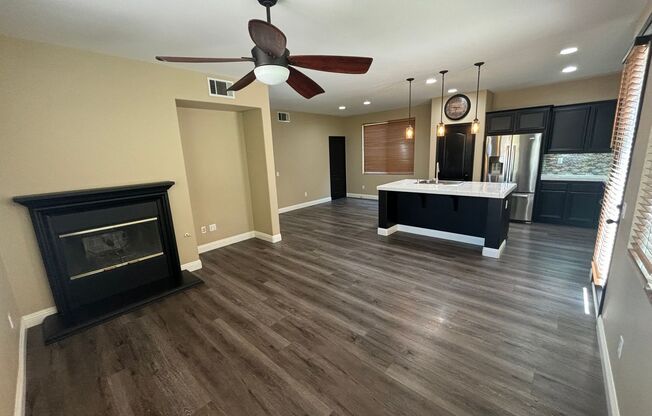 Stunning 3-Bedroom Home with Resort-Style Amenities in Tesoro Del Valle!