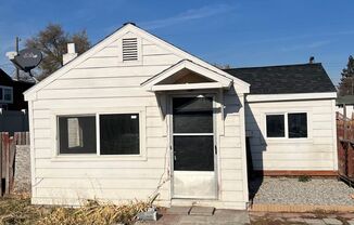 Newly remodeled 1 bed/1 bath home w/fenced yard