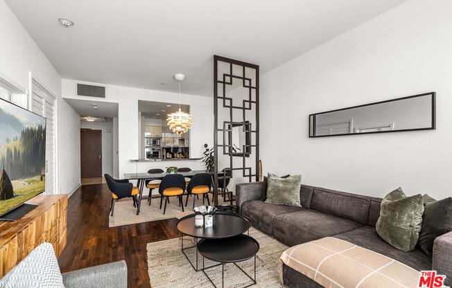 1 bed, 2 baths, 1,120 sqft, $6,000, Unit 36F