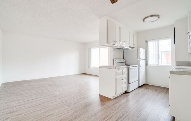 Sunset Cliffs Apartments