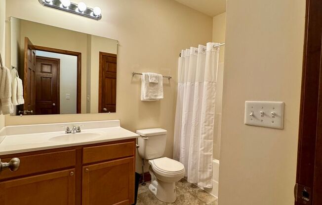 2 beds, 2 baths, 1,200 sqft, $2,890, Unit 139YPA3