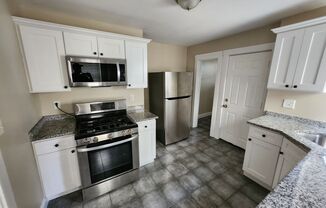 3 beds, 1 bath, $2,900, Unit Unit 2