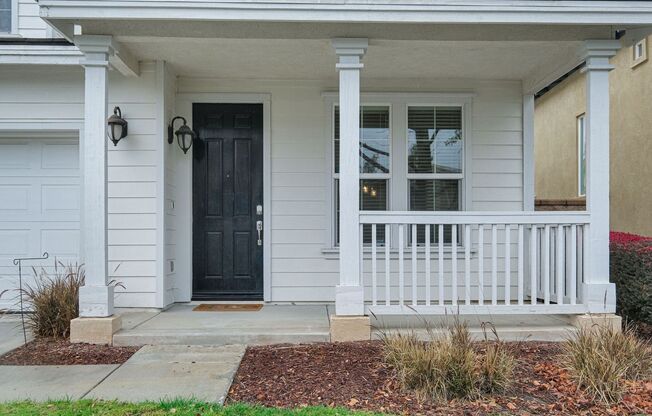 Spacious 2-Story 3-Bedroom Home in Chapman Heights' Aberdeen HOA!