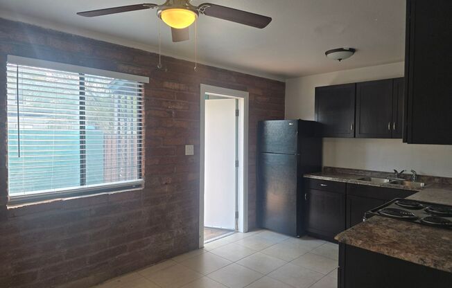 MOVE-IN SPECIAL - 2 Bedroom, 1 Bath in Tempe! Private Backyard! Close to ASU!