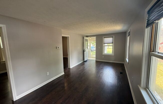Charming 2-Bedroom Home in Godwin Heights – Great Location!