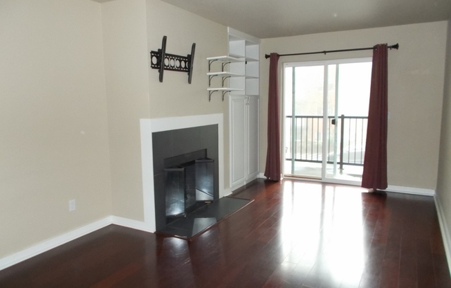 Beautiful One Bedroom Condo Available in North Seattle!