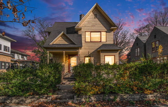 144 College Ave NE