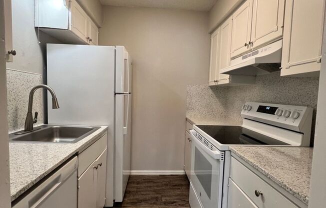 2 beds, 1 bath, 864 sqft, $885, Unit 1715-232AR
