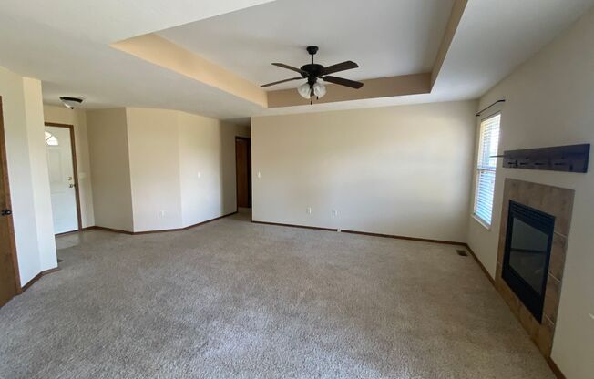 3 beds, 2 baths, $1,300