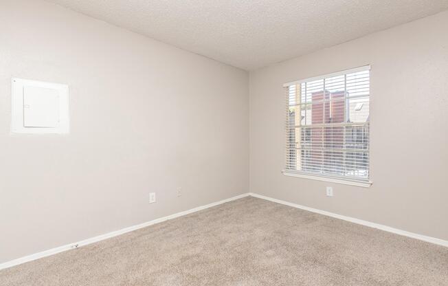 2 beds, 1 bath, 964 sqft, $1,395