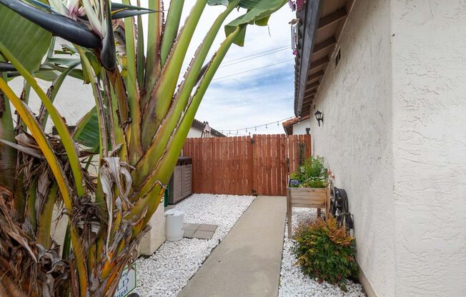 OCEANSIDE LIVING AT ITS' FINEST!!! 3/2 HOME, PET FRIENDLY, CENTRAL A/C !!!
