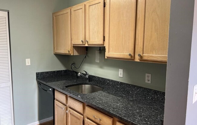 2 beds, 1.5 baths, 1,028 sqft, $2,450, Unit H305