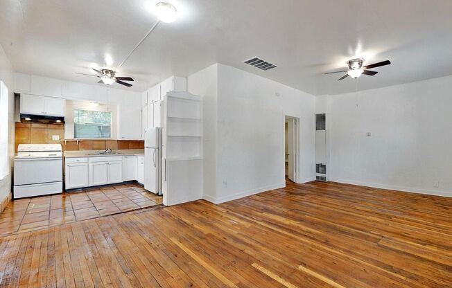 2 beds, 1 bath, 900 sqft, $1,400, Unit 823 11th Street NW