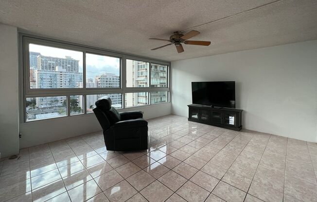 1BD/BA at Waikiki Townhouse. Spacious, great views.