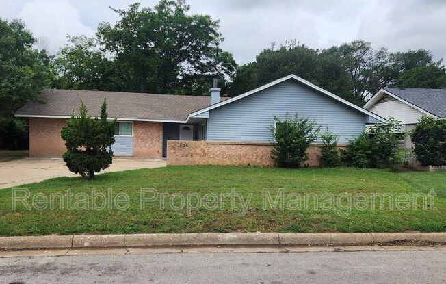 704 ROYCE DR