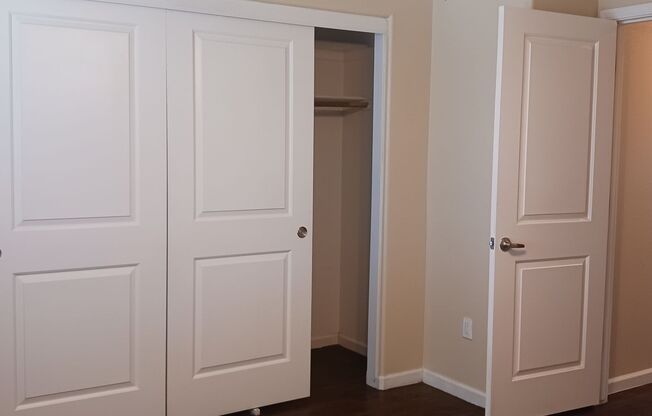 2 beds, 1.5 baths, 1,047 sqft, $1,395, Unit Unit 19