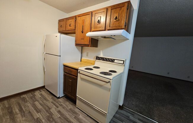 2 beds, 1 bath, $750, Unit #C