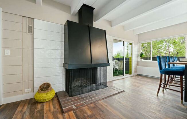 2 beds, 2 baths, 925 sqft, $2,295, Unit 206
