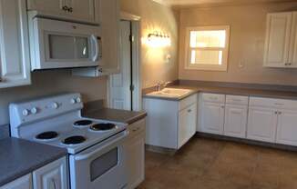 3 beds, 1 bath, $1,535