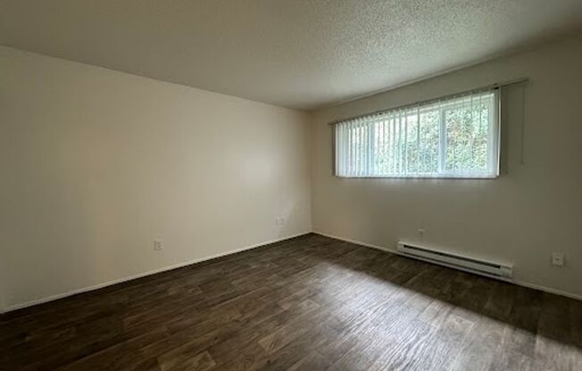 2 beds, 1 bath, 850 sqft, $1,399, Unit 12