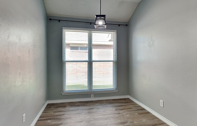 1353 WESTVIEW DR