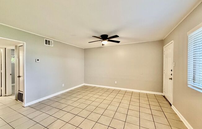 2 beds, 1 bath, 750 sqft, $825, Unit 10