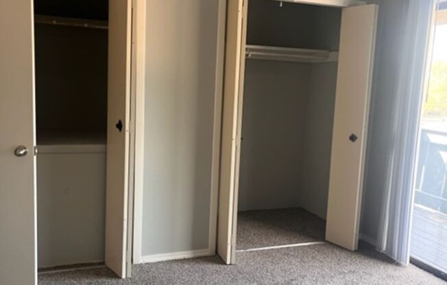 2 beds, 1.5 baths, 1,698 sqft, $1,275, Unit 1303