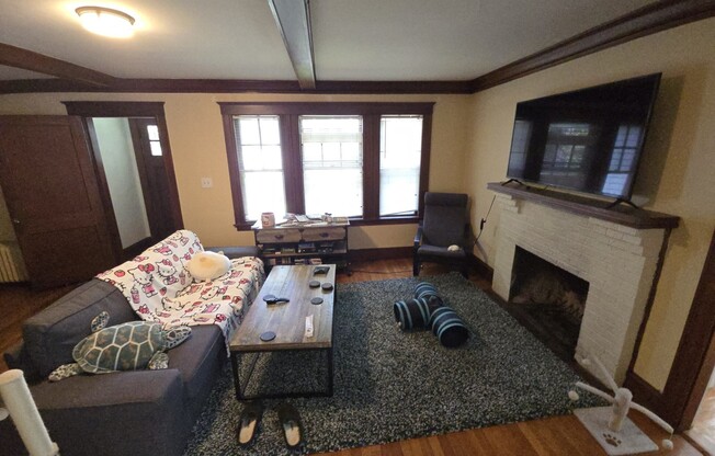 283 LOWELL AVE