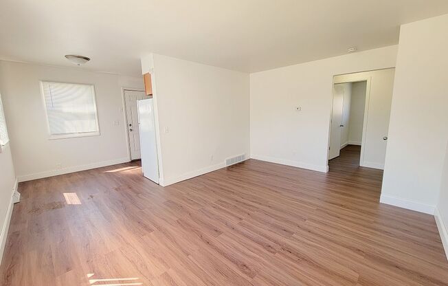 2 beds, 1 bath, 850 sqft, $1,349, Unit 5822-1 Balsam