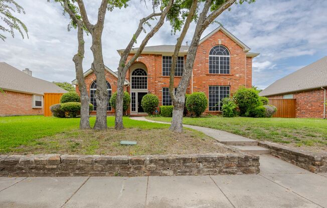Discover comfort and elegance in this beautifully updated 4-bedroom, 3-bathroom home with 3,476 sq ft of living space, located in a prime Richardson neighborhood.