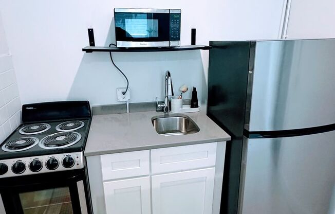 Studio, 1 bath, 450 sqft, $725, Unit 205