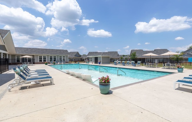 the resort style swimming pool at the crossings