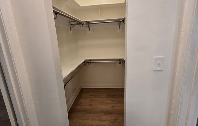 2 beds, 1 bath, $1,569, Unit 204