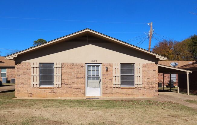 Charming 2 Bedroom, 1 Bath House in Whitehouse ISD. Lawn Care Included!