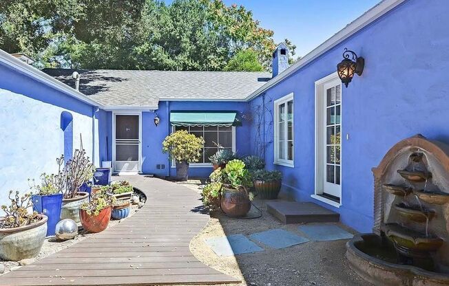 MENLO PARK - Charismatic home with two spacious primary suites & private yard