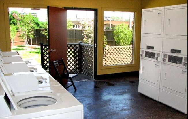 2 beds, 1 bath, $825, Unit 278804