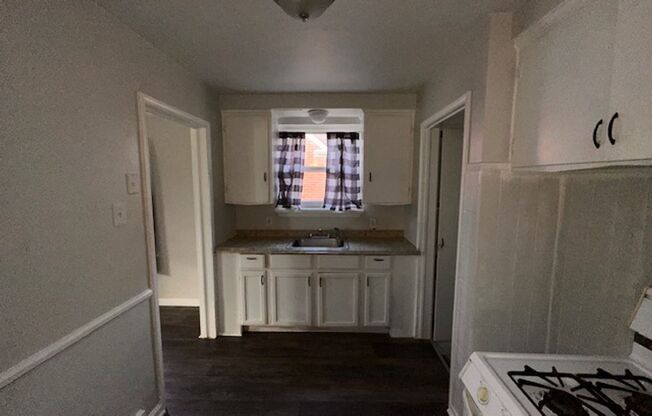 3 beds, 1 bath, $1,200