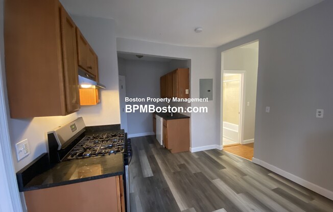 3 beds, 1 bath, 1,250 sqft, $3,300, Unit 2L