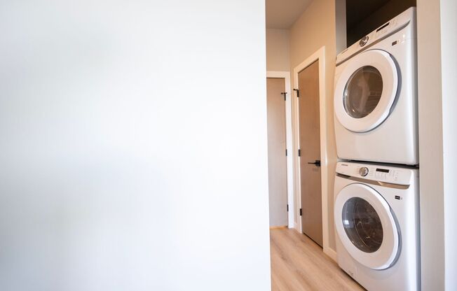 1 bed, 1 bath, 560 sqft, $1,395, Unit 405