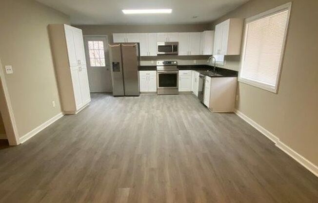 BEAUTIFULLY RENOVATED 2BR/1BA Unit!! - In Sought-After Decatur!! - A MUST SEE!!!