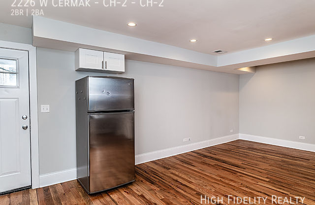2226 W CERMAK CHEMIN