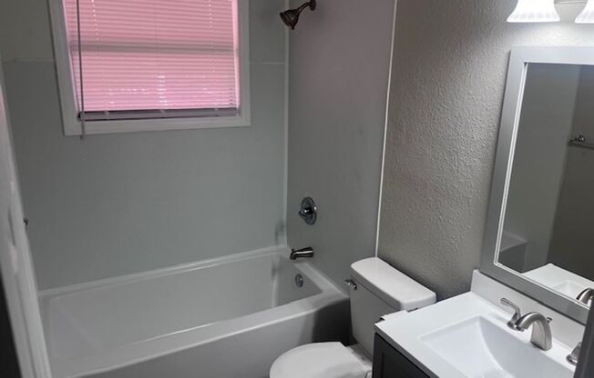 2 beds, 1 bath, $925, Unit 317