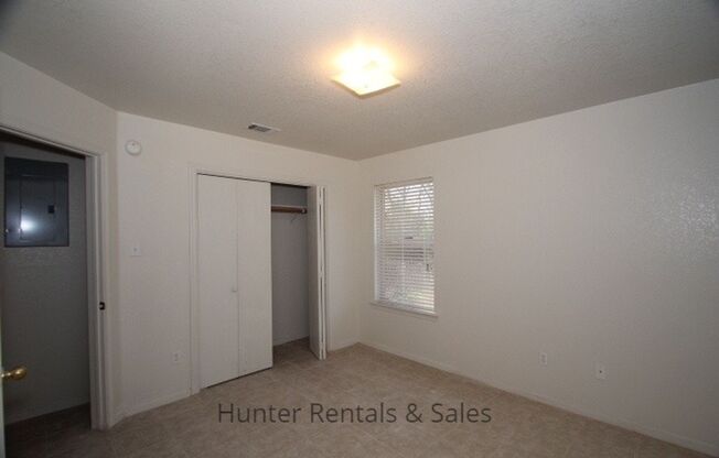 3 beds, 2 baths, $1,075