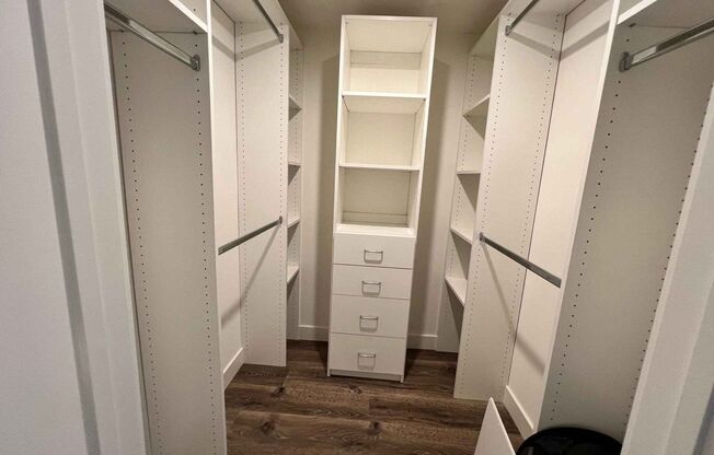 6 beds, 5 baths, 1,788 sqft, $1,600, Unit 303 - Signature Room - 2