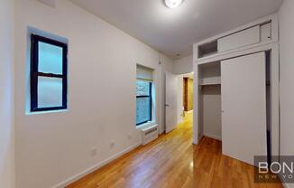 2 beds, 1 bath, $3,600, Unit 5RW