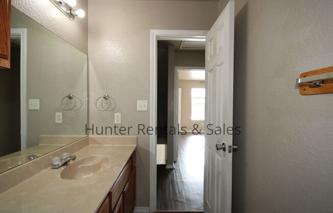 2 beds, 1.5 baths, $775